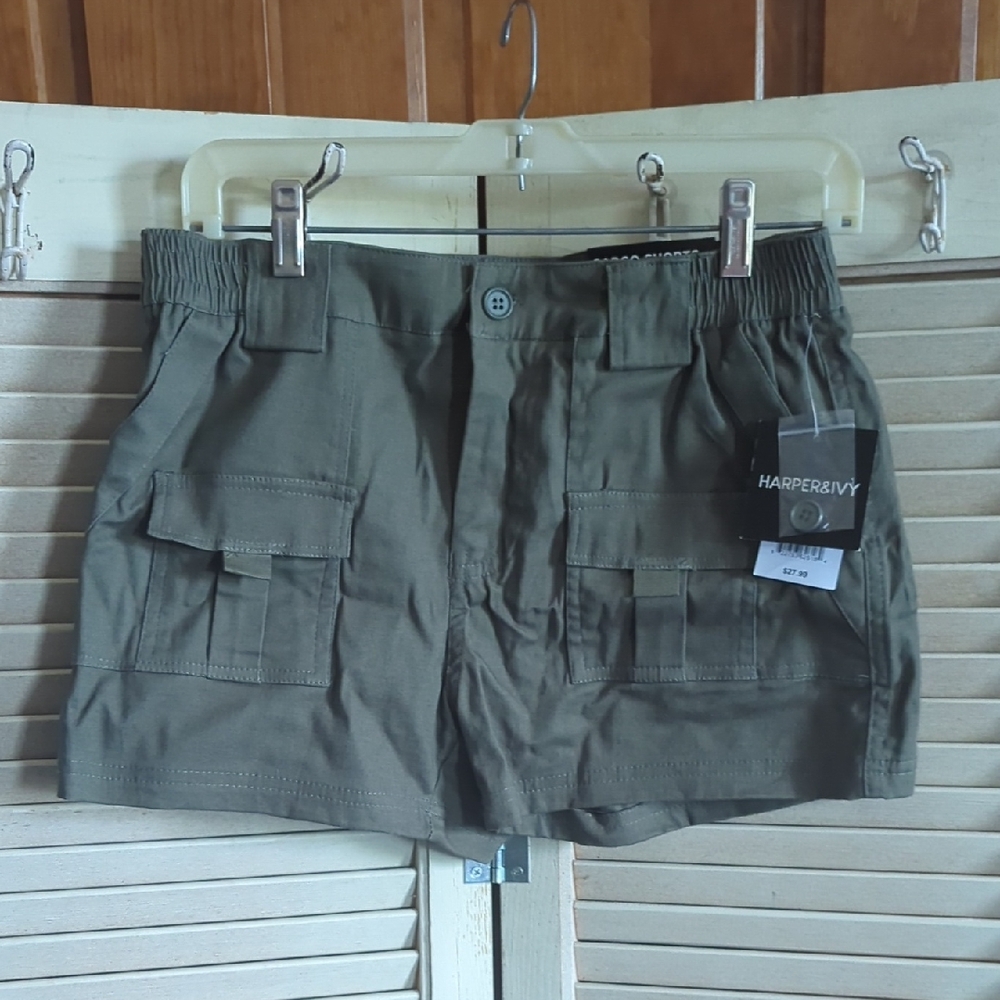 Harper&Ivy Green Cargo Shorts Relaxed Fit